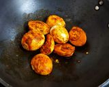A picture of step 3 of Egg Masala.