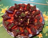Une image de l'étape 11 de Salade de betteraves aux tomates, bleu d'Auvergne et herbes sauce balsamique.
