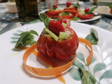 Pomodori ripieni di tonno, mozzarella e dadolata di cetrioli al profumo di basilico