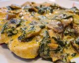 Foto del paso 8 de la receta Pollo en salsa cremosa de champiñones y espinacas
