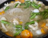 Foto langkah ke 7 dari resep Sop Sohun Telur Puyuh.
