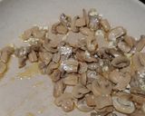 Foto langkah ke 3 dari resep Creamy Mushroom Sauce (Untuk Steak).