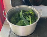 Foto langkah ke 2 dari resep Ketupat Beras Daun Pandan.