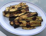 Une image de l'étape 6 de Courgettes grillées pesto balsamique.