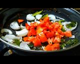 A picture of step 1 of Mixed vegetable vermicelli upma.