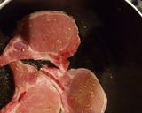 Foto del paso 4 de la receta: Chuletas de cerdo en salsa de chipotle, naranja y piña