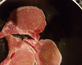 Foto del paso 4 de la receta: Chuletas de cerdo en salsa de chipotle, naranja y piña