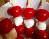 Foto del paso 1 de la receta: Brochetas de cherry y mozzarella 🍅🧀