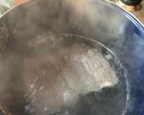 Foto del paso 1 de la receta: Picadillo en caldo de chile Guajillo. Muy rico 😋