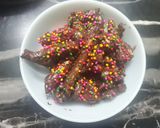 A picture of step 3 of Colourful chocolate logs.