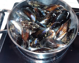Foto del paso 2 de la receta: Mejillones a la marinera