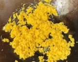 A picture of step 2 of Easy Egg Fried Rice 蛋炒饭.