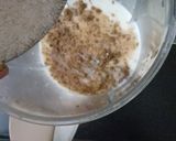 A picture of step 2 of Chocolate vanilla milkshake.