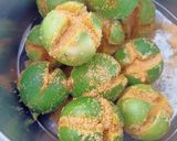 A picture of step 1 of No Cook No Oil Lemon pickle.