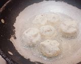 A picture of step 3 of Dahi bhalla.