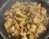 Foto del paso 5 de la receta: Pollo al limón con especias y patatas fritas con zanahorias