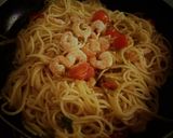 Foto del passaggio 3 della ricetta Spaghetti con gamberetti e asparagi
