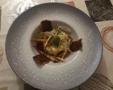 Foto del paso 6 de la receta: Huevo poché con alcachofas confitadas y crujiente de jamón y yuca