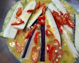 Foto langkah ke 4 dari resep Dadar Telor Terong Ungu.