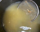 A picture of step 2 of Shrimp Stock Miso Soup.
