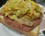 Foto del paso 5 de la receta: Sándwich🍗de pollo🥓y ensalada fresca🥯🧅🥑