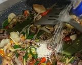Foto langkah ke 4 dari resep Tumis Cumi Asin.