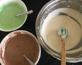Foto langkah ke 3 dari resep Bolu Marmer putih telur 3 rasa kukus.