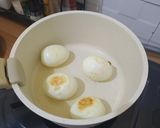 Foto langkah ke 2 dari resep Telur Kuah Balado Karya Anindya.