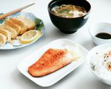 A picture of step 9 of Salt-Grilled Salmon (Salmon Shiozake).