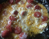 Foto del paso 2 de la receta: Huevo con Salchicha Desayuno mexicano