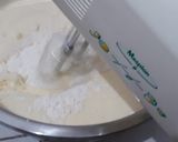 Foto langkah ke 6 dari resep Cup Cake Polos, Lembut banget.
