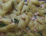 Une image de l'étape 7 de Conchiglioni au saumon et petits pois.