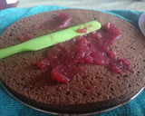 Foto del paso 4 de la receta: Tarta de chocolate rellena de frambuesa y mousse de vainilla 🥧