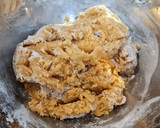 Foto del paso 4 de la receta: Galletas de turrón bañadas en chocolate blanco