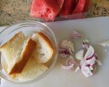 Foto del paso 2 de la receta Gazpacho de sandía tomate y cebolla morada