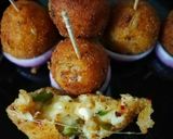 A picture of step 4 of Poha Cheese Balls.