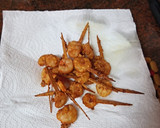 Foto del paso 3 de la receta: Aperitivo de gambas fritas con mojo de pimiento del piquillo