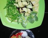Foto langkah ke 1 dari resep Tumis sayur campur.