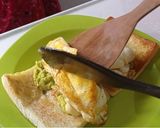 Foto langkah ke 8 dari resep Avocado toast mix Guacamole.