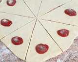 Foto del paso 1 de la receta: Cuernos con mermelada