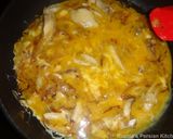 A picture of step 4 of Azerbaijani chicken- onion omelette.