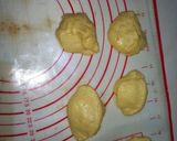 Foto langkah ke 2 dari resep Roti Sisir Asin (isian daging asap dan keju slice).