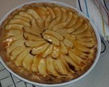 Foto del paso 5 de la receta: Tarta clásica de manzana con crema y base de hojaldre