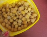 A picture of step 3 of Chana masala.