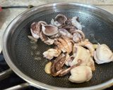 Hình bước làm 3 của món Bạch Tuộc Xào Củ Kiệu Tươi