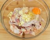 Foto langkah ke 1 dari resep Sayap Ayam Goreng dengan Oseng Bawang Devina Hermawan.