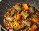 Foto langkah ke 6 dari resep Tumis Terong Kecap Pedes.