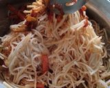 A picture of step 5 of Mushroom Hakka noodles.