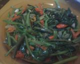 Foto langkah ke 3 dari resep Tumis kangkung bumbu sederhana.