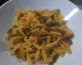 Foto del paso 1 de la receta: Pasta al pesto con tomate 🍅 Sin gluten🌿